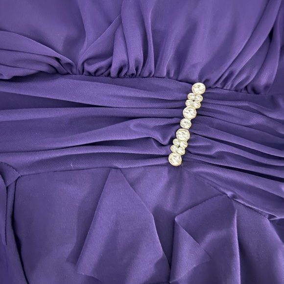 Betsy & Adam Purple Ruched Sweetheart Midi Dress - Picture 3 of 5